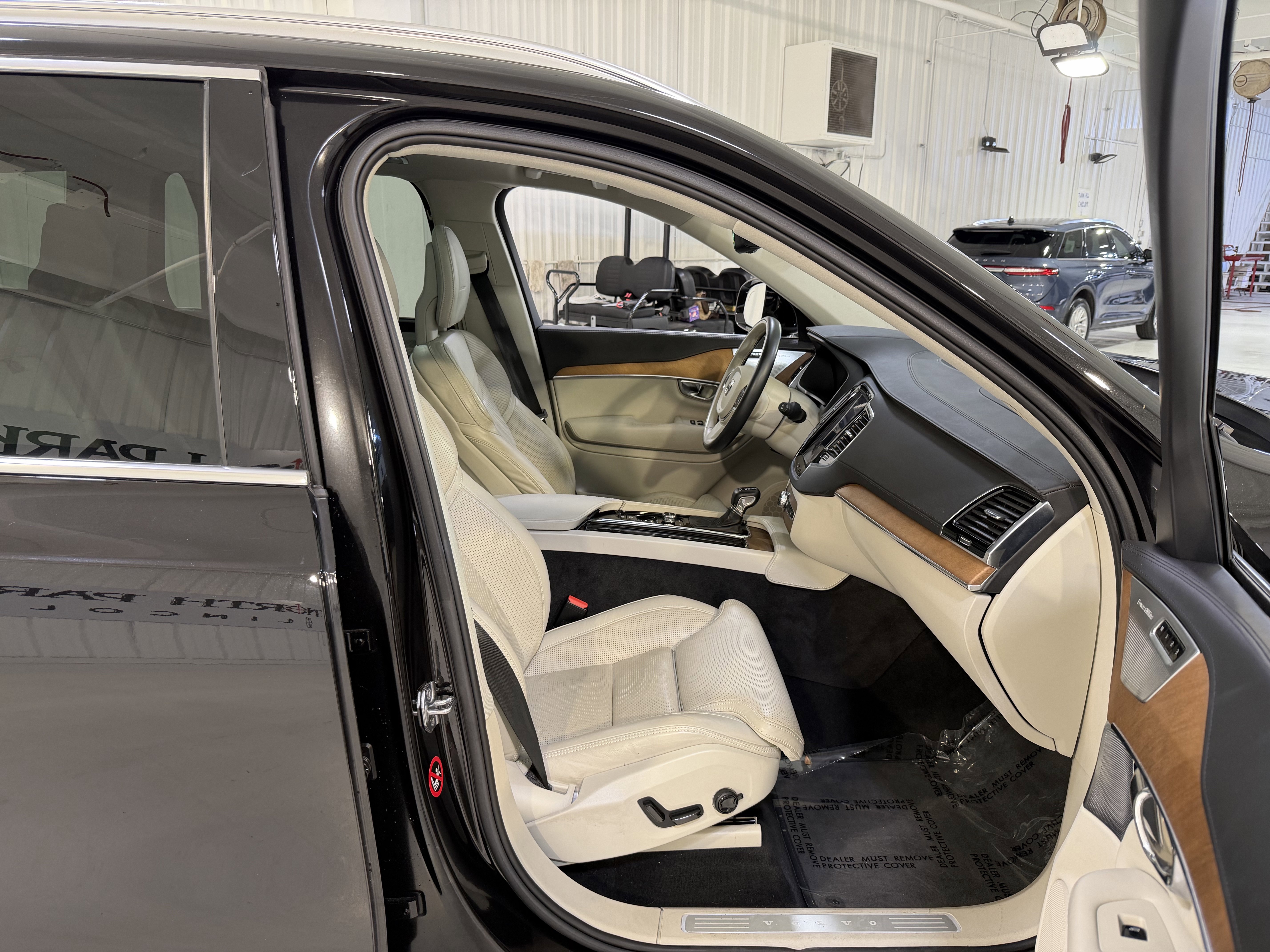 Used 2016 Volvo XC90 T6 Inscription w/ Vision Package AWD/4WD image 15