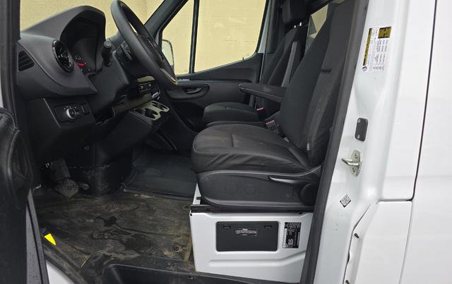 Used 2023 Mercedes-Benz Sprinter 2500 image 5