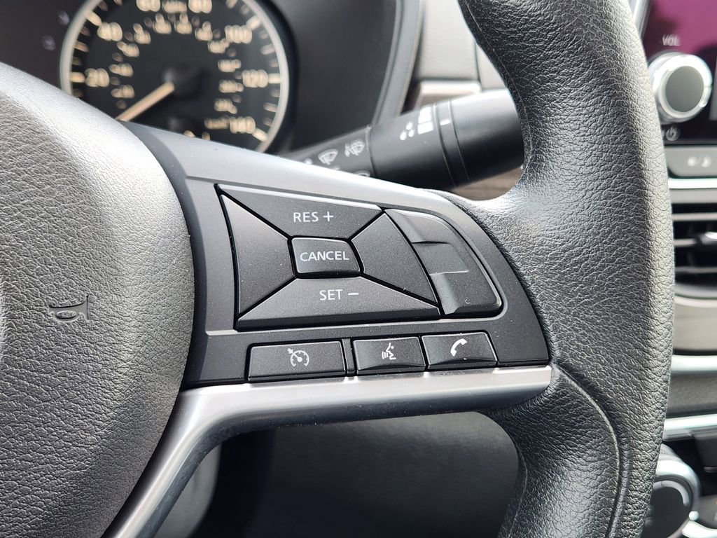 Used 2025 Nissan Altima 2.5 SV FWD image 28
