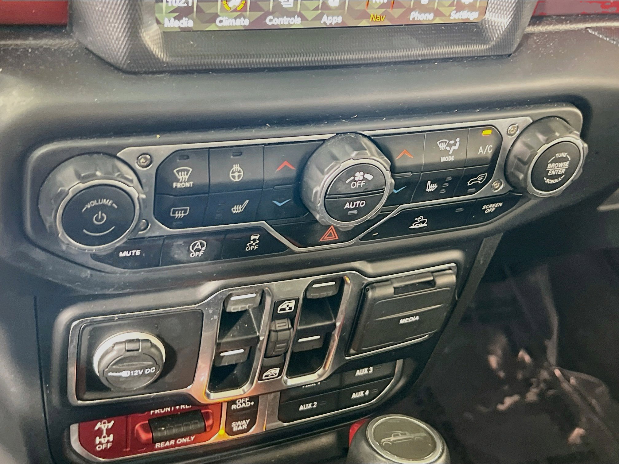 Used 2023 Jeep Gladiator Rubicon w/ LED Lighting Group AWD/4WD image 16