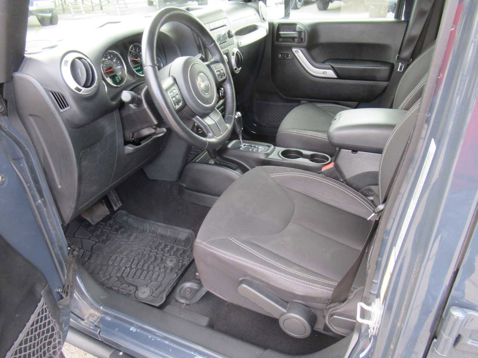 Used 2018 Jeep Wrangler Unlimited Sahara w/ Connectivity Group image 21