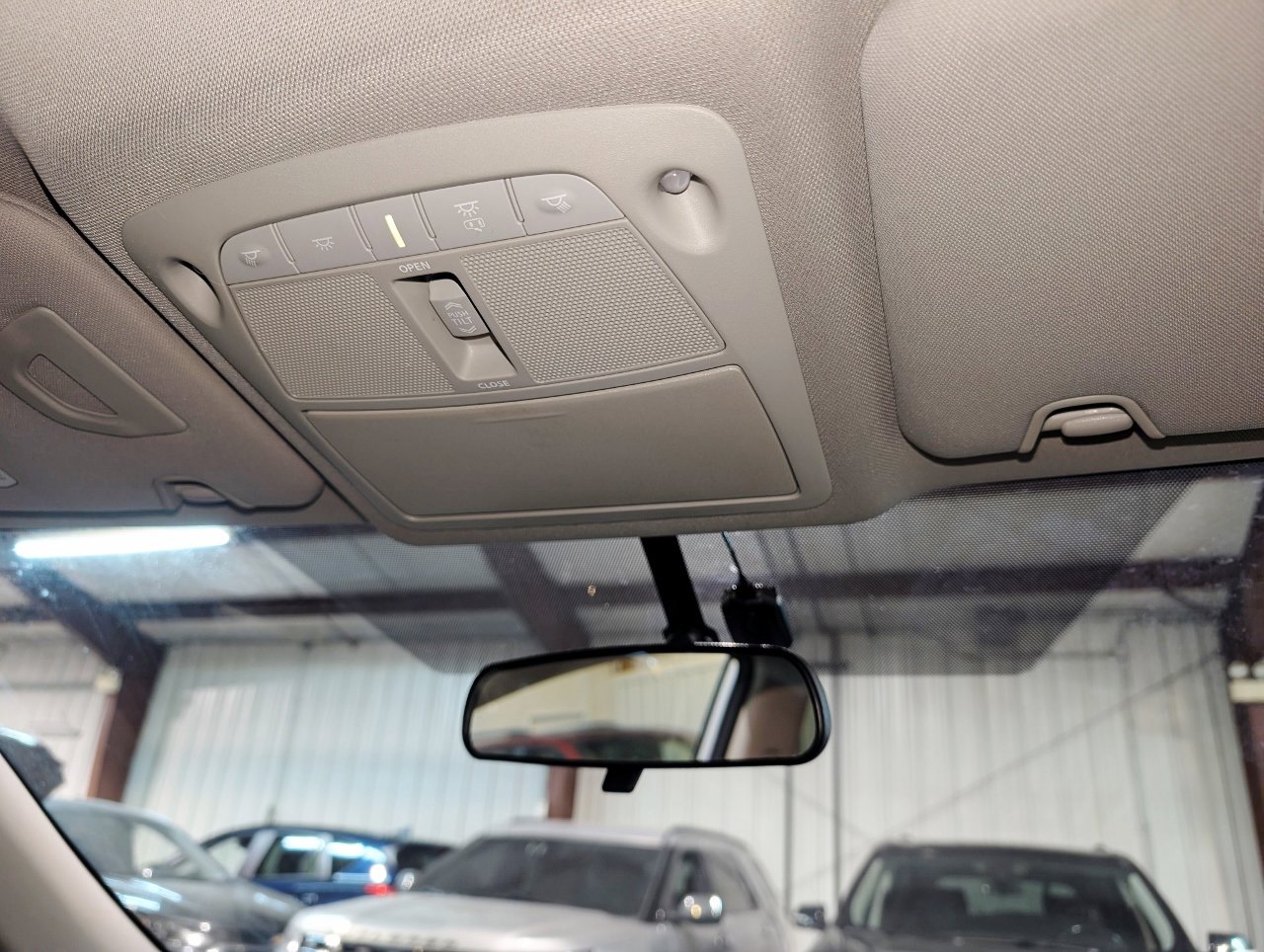 Used 2015 Nissan Rogue SV w/ SV Premium Package image 40