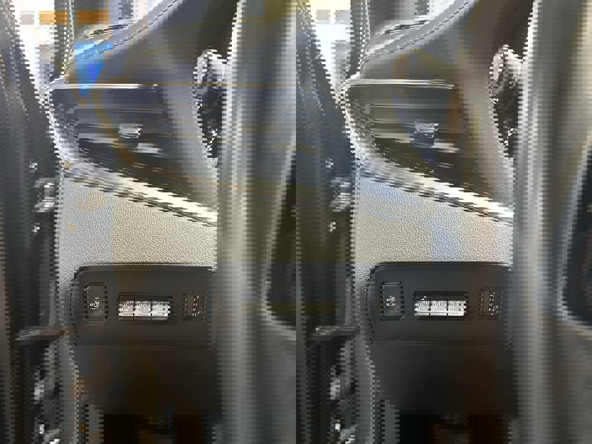 Certified 2024 Buick Enclave Avenir w/ Avenir Technology Package image 19