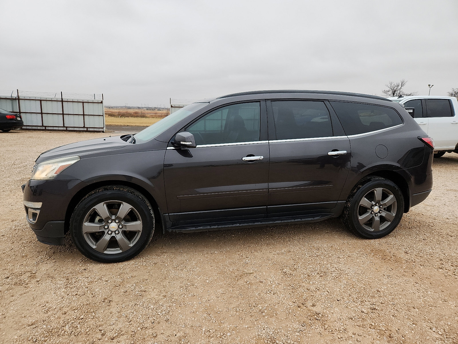 Used 2017 Chevrolet Traverse LT image 2