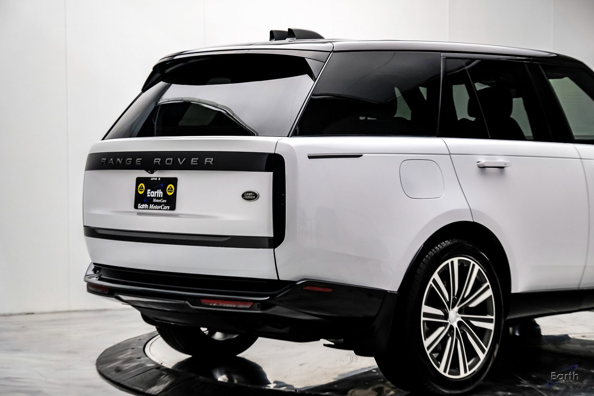 Used 2023 Land Rover Range Rover SE image 18