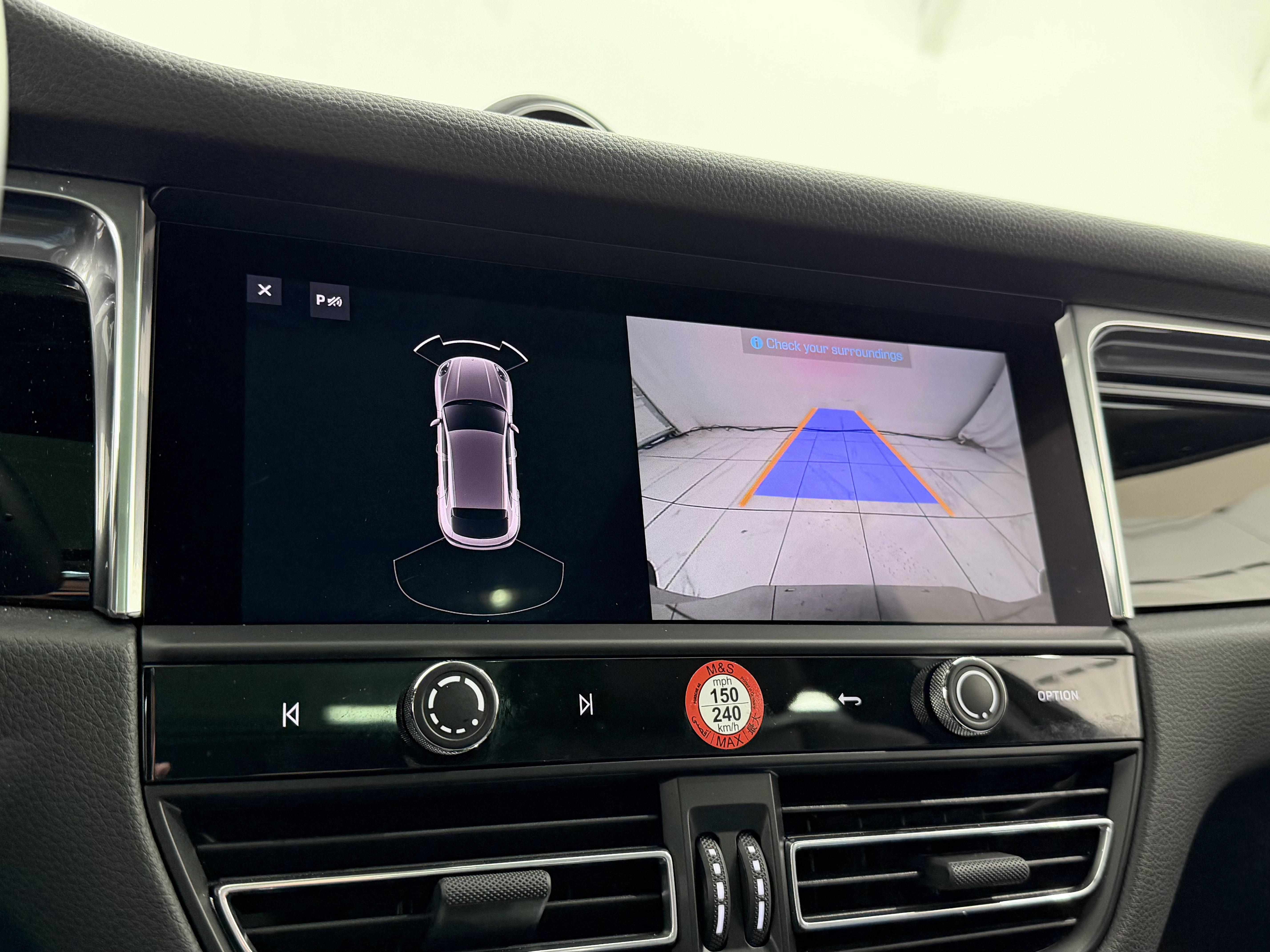 Certified 2025 Porsche Macan image 43