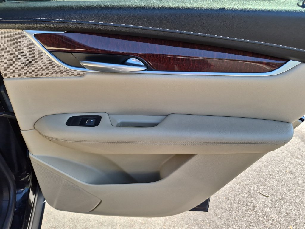 Used 2018 Cadillac XT5 Luxury w/ Driver Awareness Package FWD image 19
