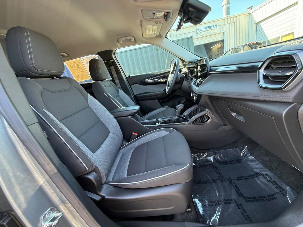 Used 2024 Chevrolet TrailBlazer LT AWD/4WD image 25