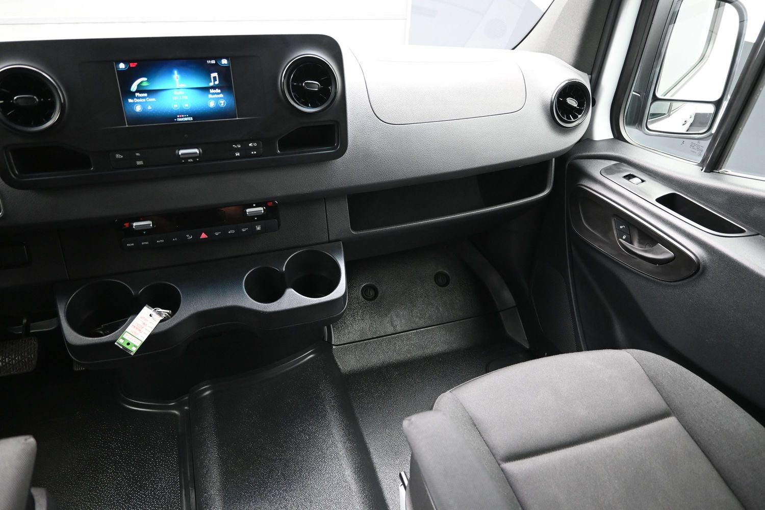 Used 2024 Mercedes-Benz Sprinter 2500 image 37