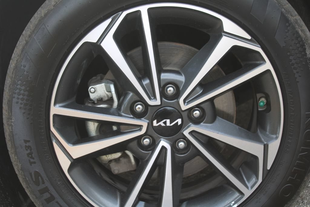 Used 2024 Kia Forte LXS FWD image 17
