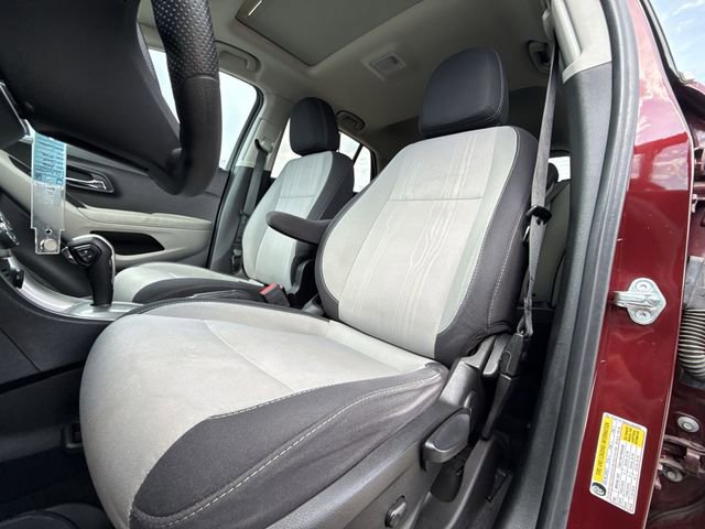 Used 2016 Chevrolet Trax LT w/ LT Sun and Sound Package FWD image 11