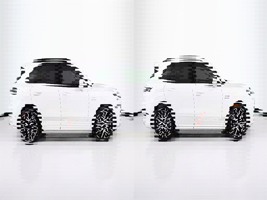 New 2026 Porsche Cayenne Turbo image 8