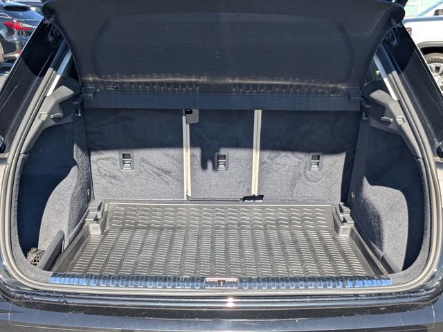 Used 2020 Audi Q3 2.0T Prestige w/ Prestige Package image 14