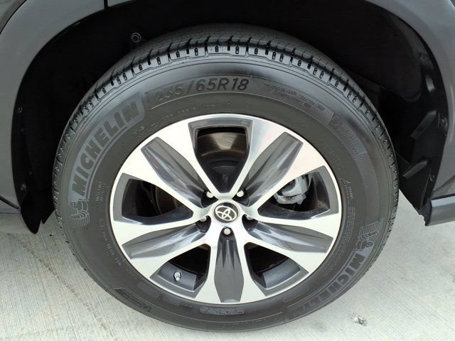 Used 2023 Toyota Highlander XLE FWD image 24