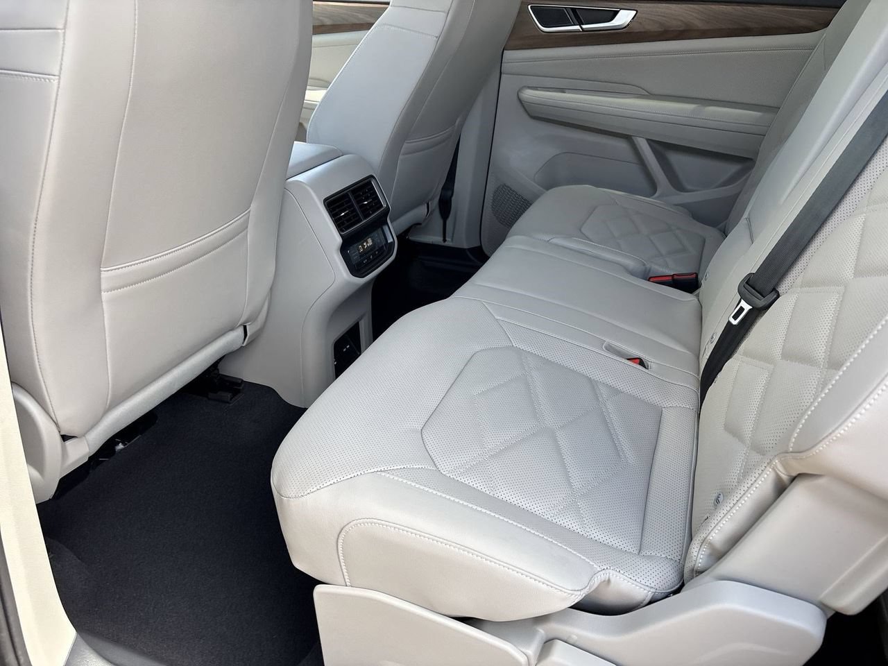 New 2026 Volkswagen Atlas SE FWD image 13