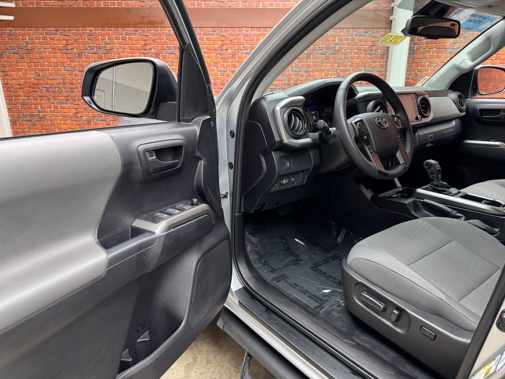 Used 2023 Toyota Tacoma SR5 w/ Technology Package AWD/4WD image 10