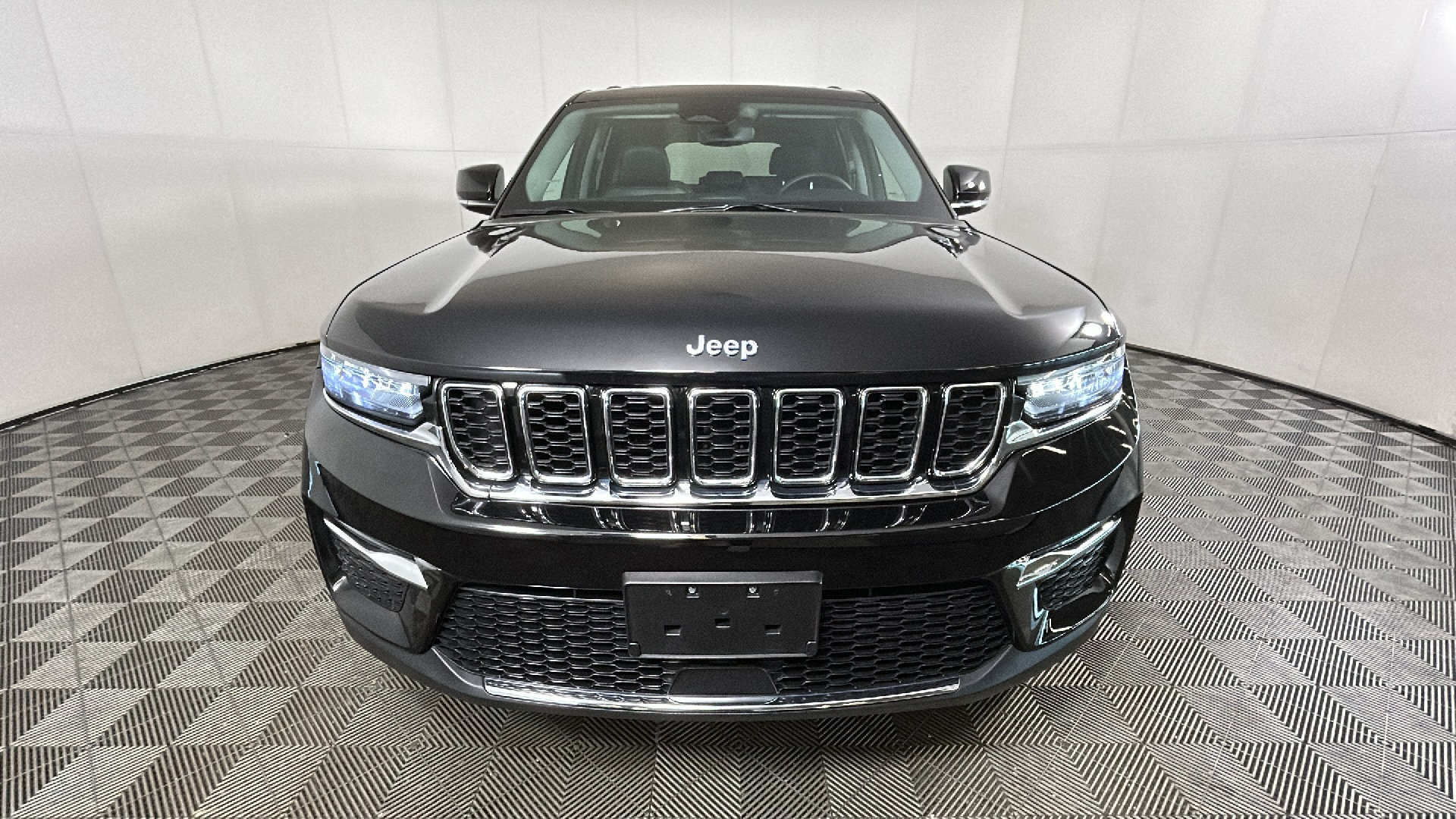 Used 2024 Jeep Grand Cherokee Limited 4xe AWD/4WD image 8