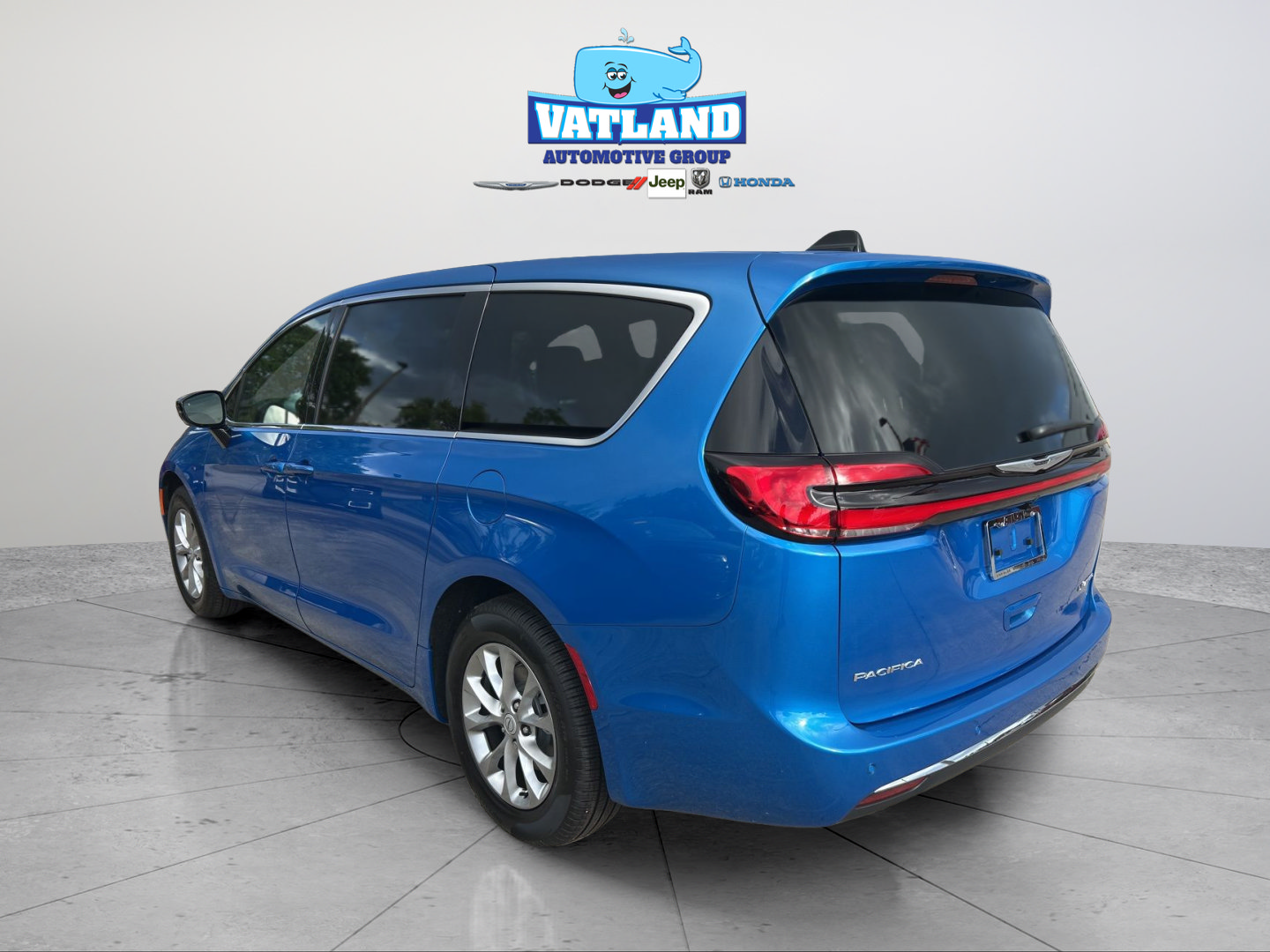 New 2026 Chrysler Pacifica Limited FWD image 3