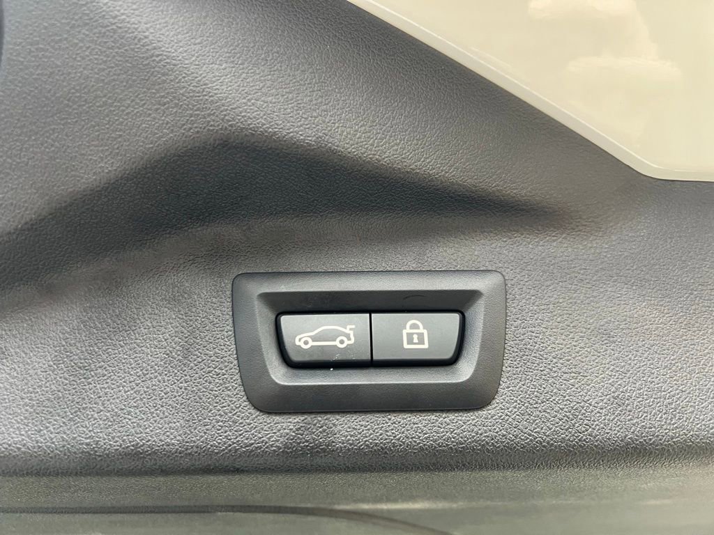 Used 2021 BMW X7 xDrive40i w/ Premium Package image 29