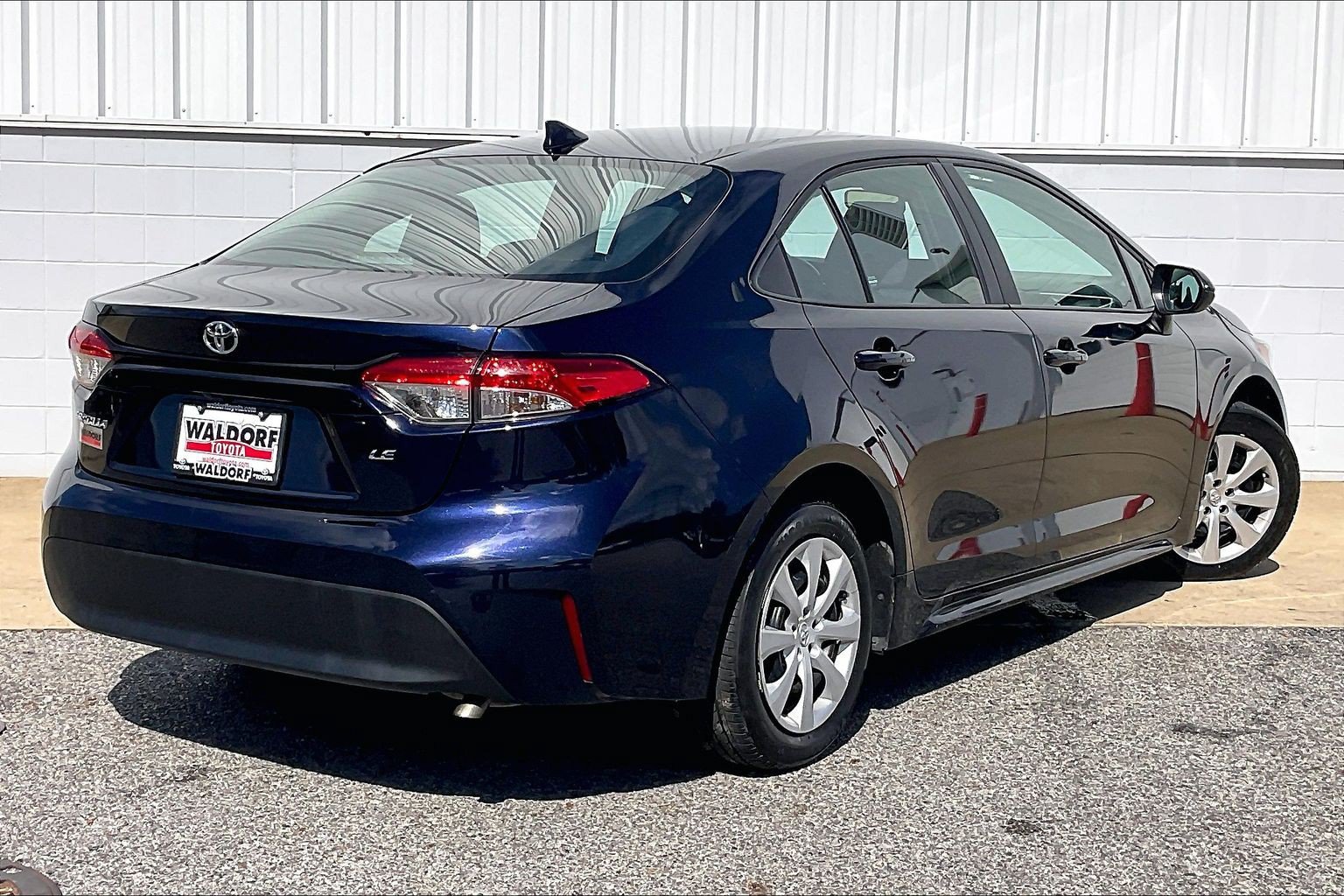 Used 2025 Toyota Corolla LE FWD image 17