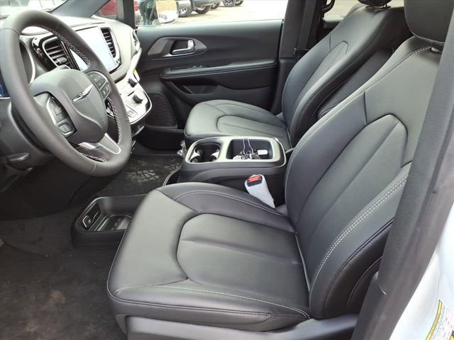 New 2026 Chrysler Voyager LX image 13