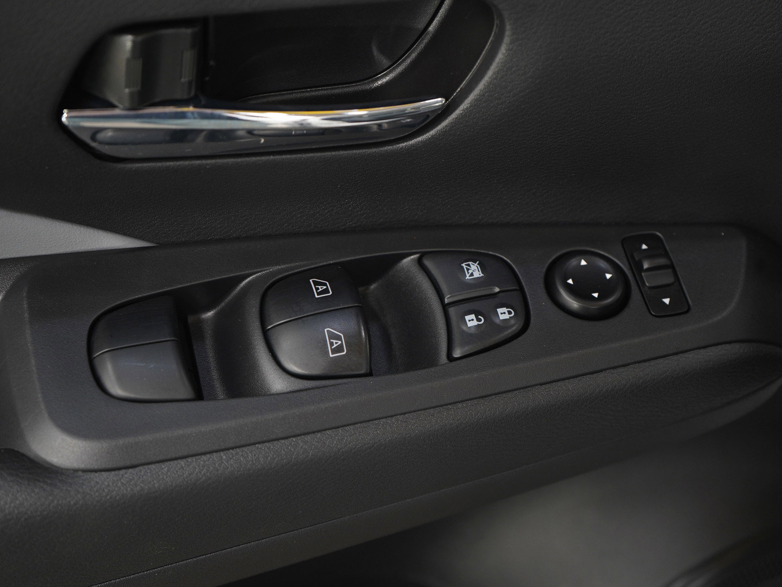 Used 2024 Nissan Kicks SR w/ SR Premium Package image 21