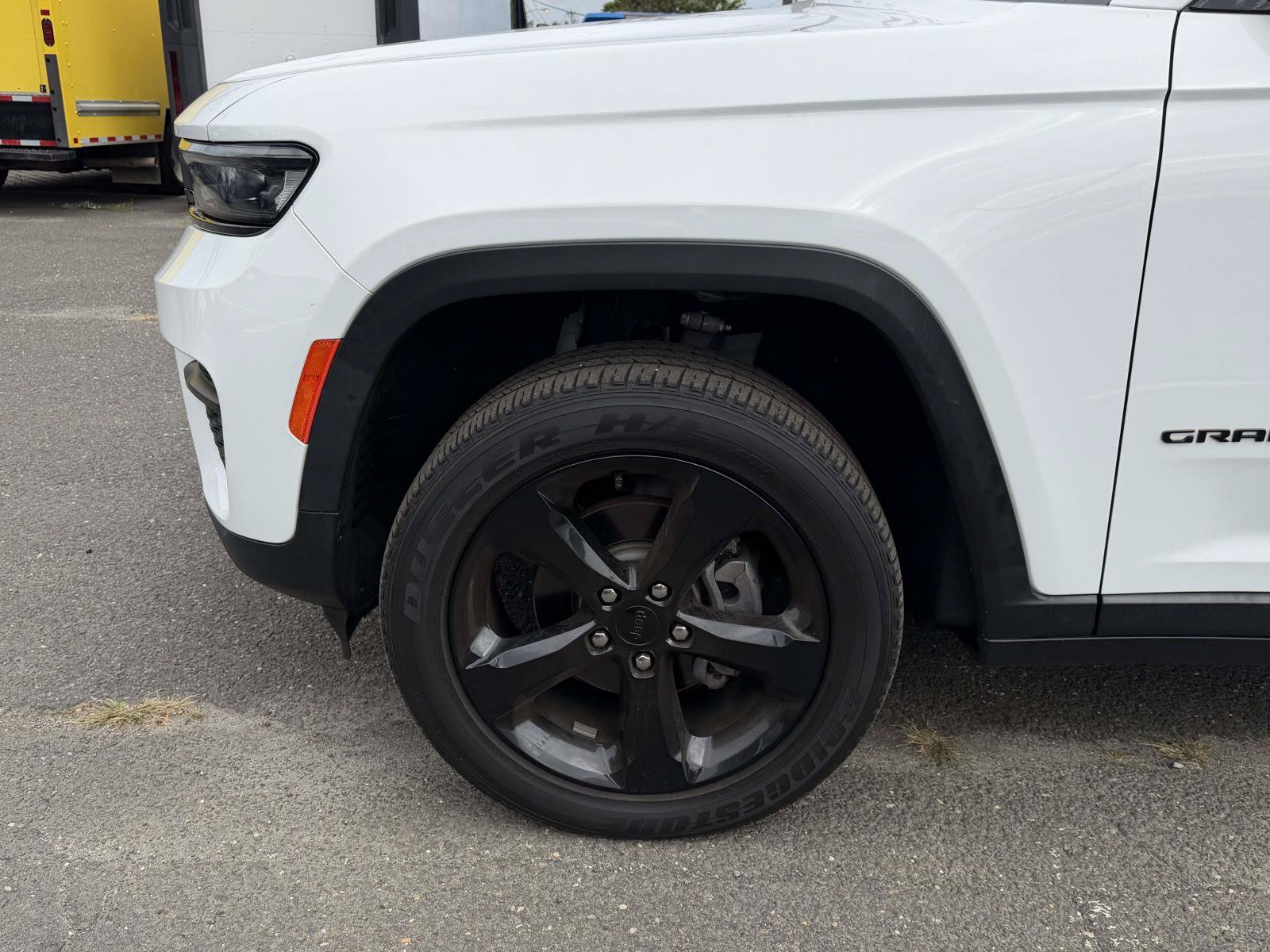 Used 2023 Jeep Grand Cherokee Altitude AWD/4WD image 8