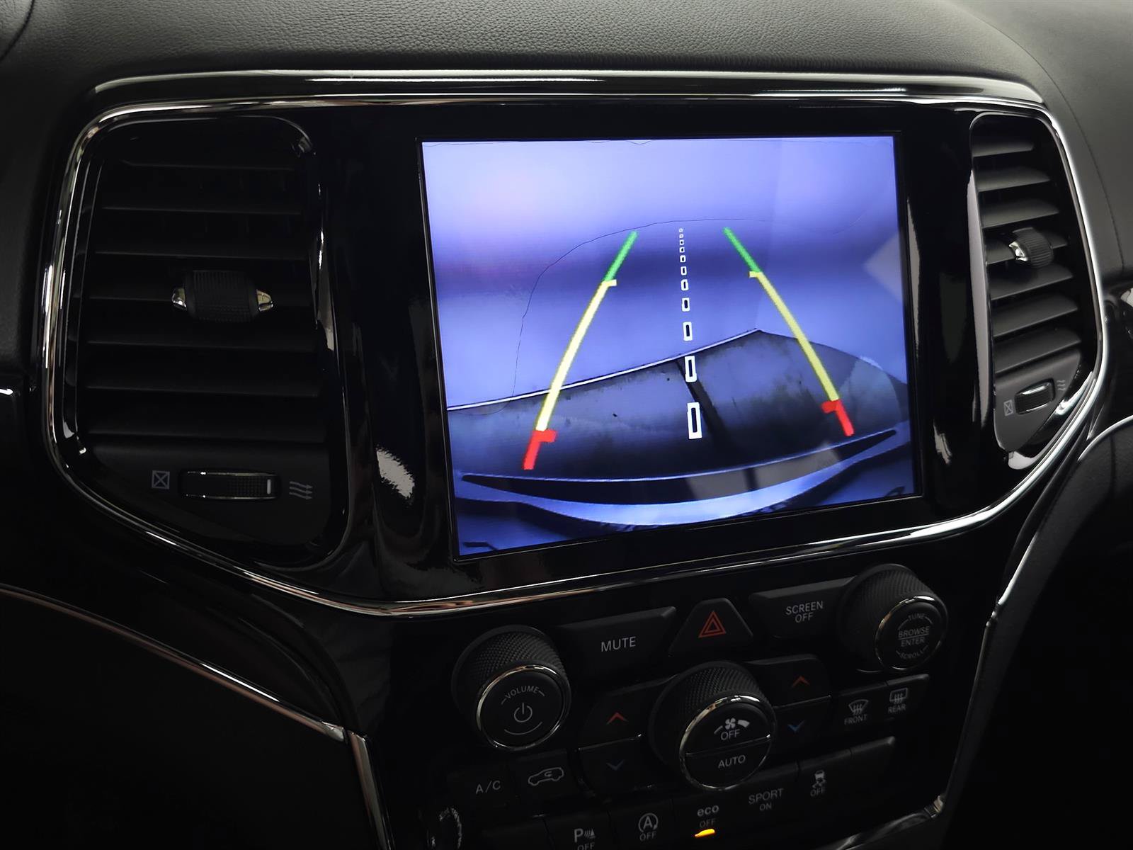 Used 2019 Jeep Grand Cherokee Overland AWD/4WD image 30