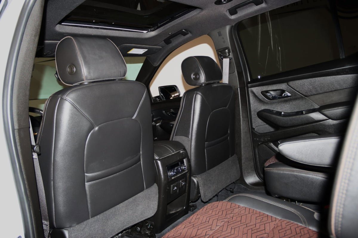 Used 2022 Chevrolet Traverse High Country w/ LPO, Floor Liner Package AWD/4WD image 46