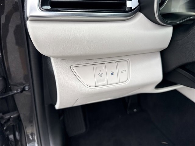 Used 2025 Genesis G70 2.5T image 19