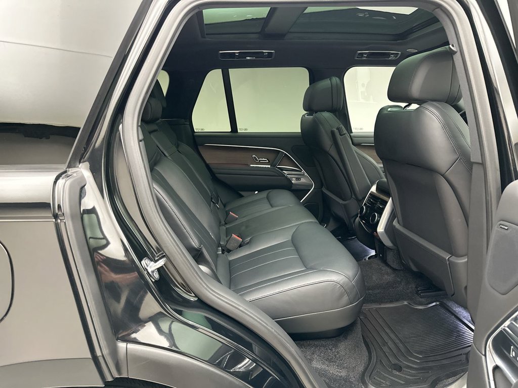 Certified 2025 Land Rover Range Rover SE AWD/4WD image 19
