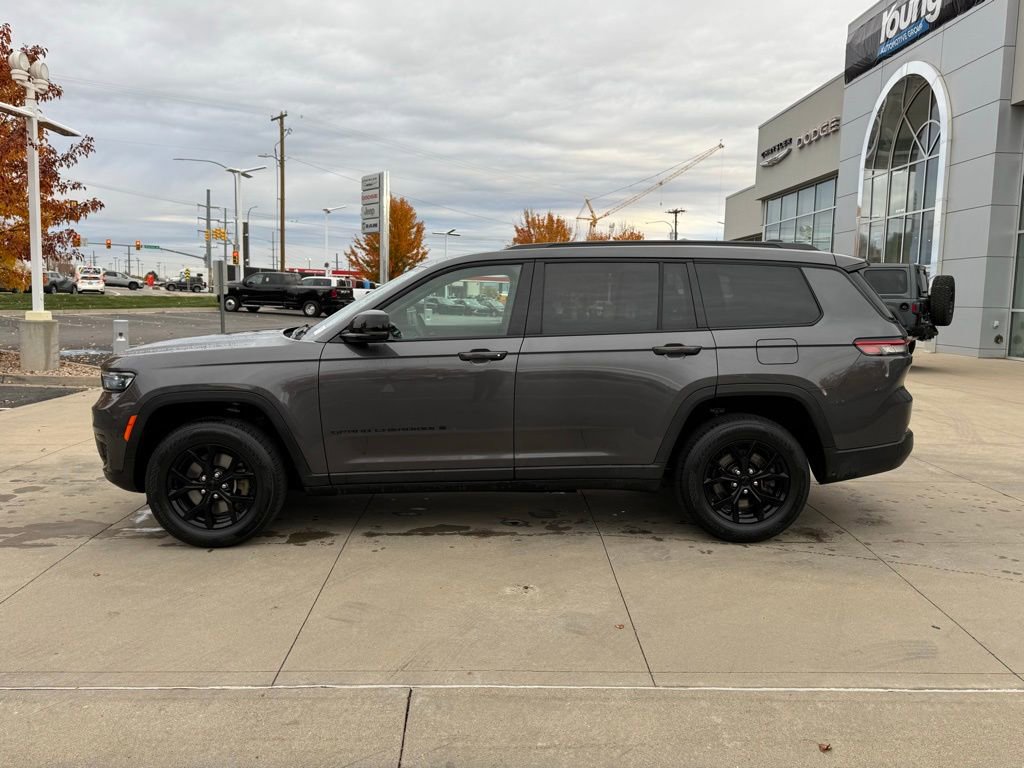 Used 2024 Jeep Grand Cherokee L Laredo image 11