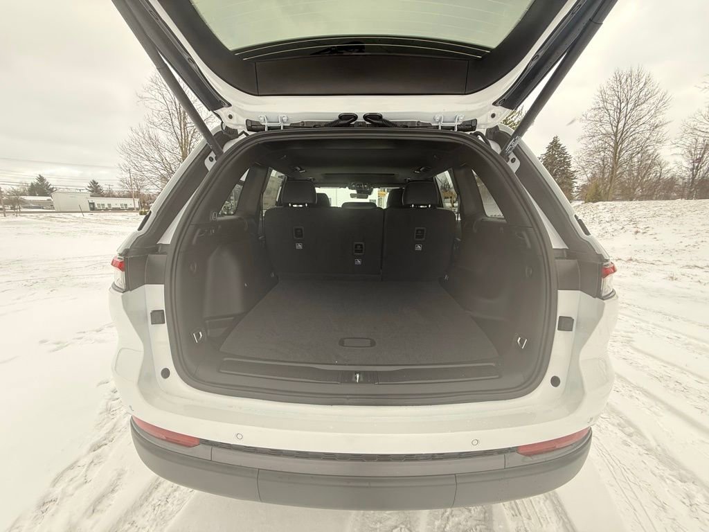 New 2026 Jeep Grand Cherokee Altitude AWD/4WD image 11