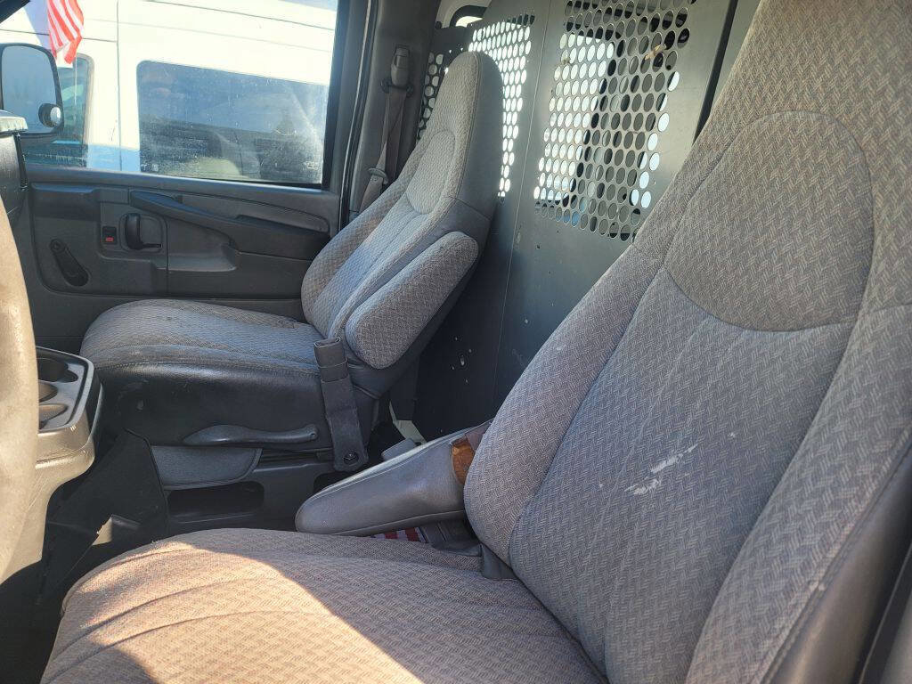 Used 2003 Chevrolet Express 2500 image 3