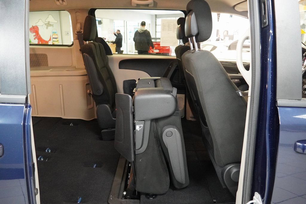 Used 2016 Dodge Grand Caravan SE w/ Quick Order Package 29E SE image 25