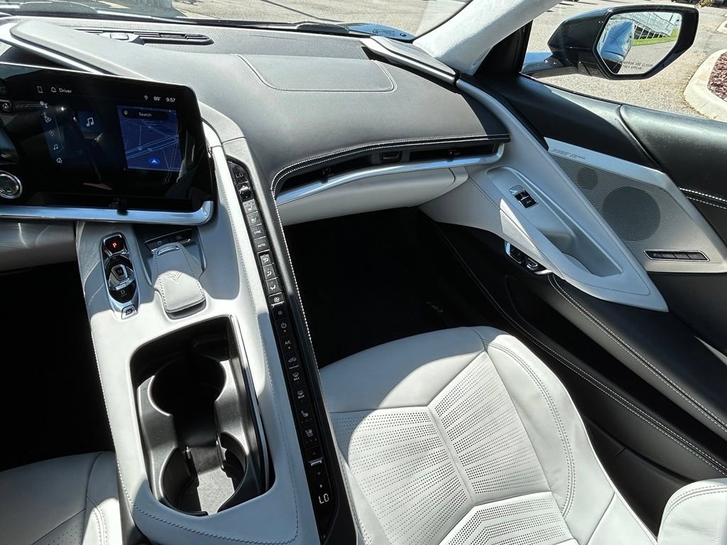 Used 2025 Chevrolet Corvette Stingray Premium Cpe w/ 3LT RWD image 11