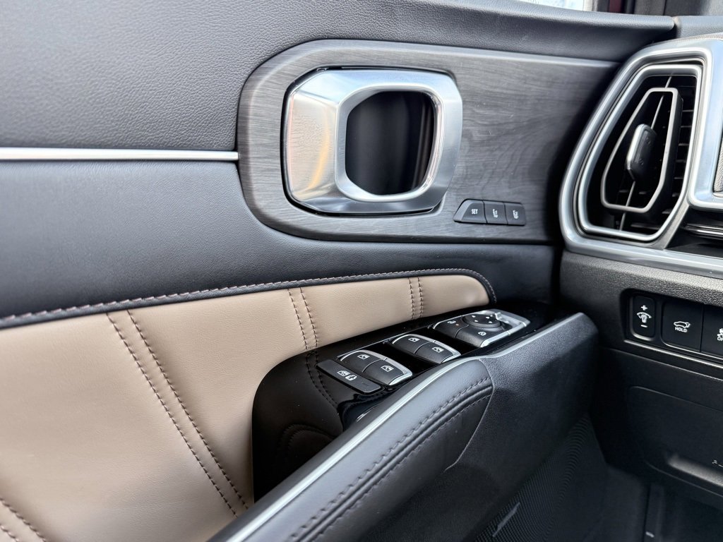 Used 2024 Kia Sorento SX Prestige w/ Olive Brown Leather Package image 11