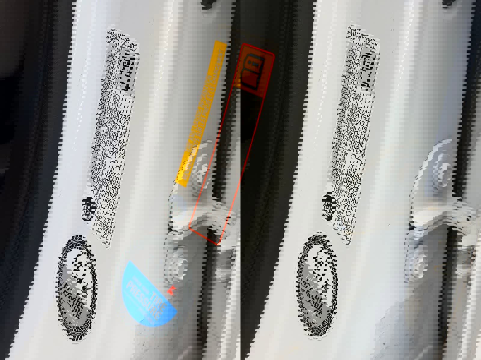 Used 2024 GMC Sierra 2500 SLT w/ SLT Convenience Package image 33