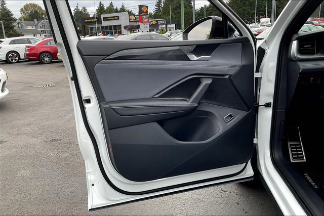 New 2025 Volkswagen Tiguan SE R-Line image 24