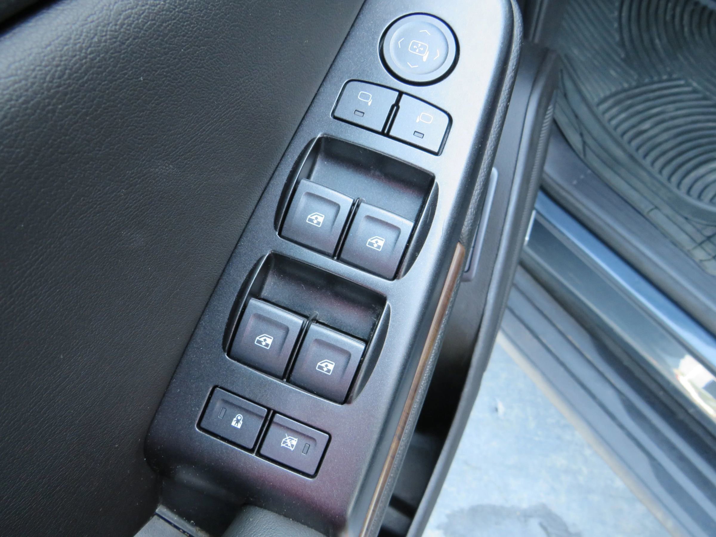 Used 2020 Chevrolet Suburban LT AWD/4WD image 46
