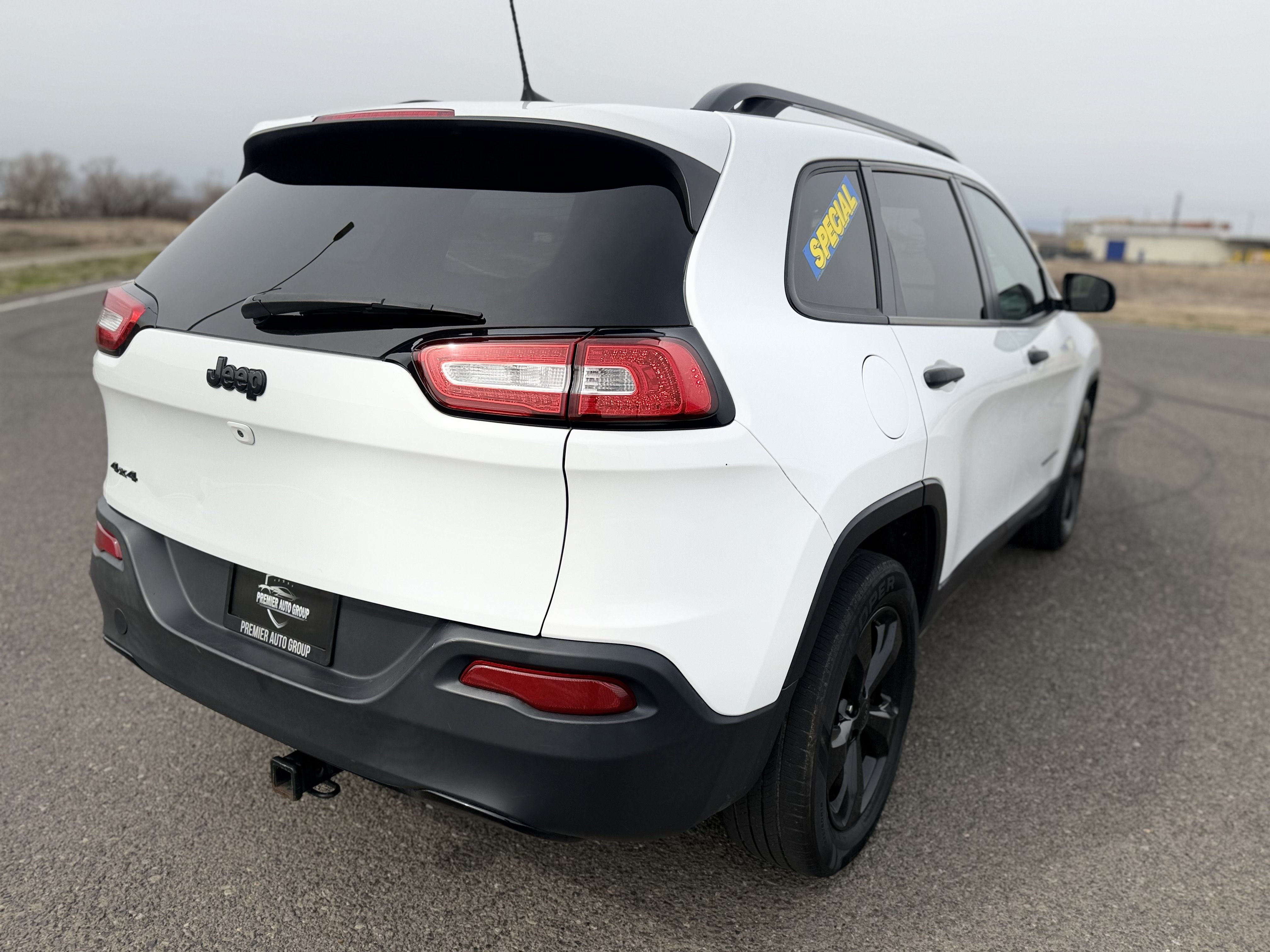 Used 2016 Jeep Cherokee Sport w/ Cold Weather Group AWD/4WD image 9