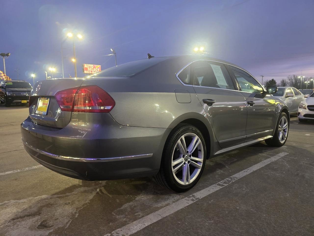 Used 2014 Volkswagen Passat TDI SE FWD image 5