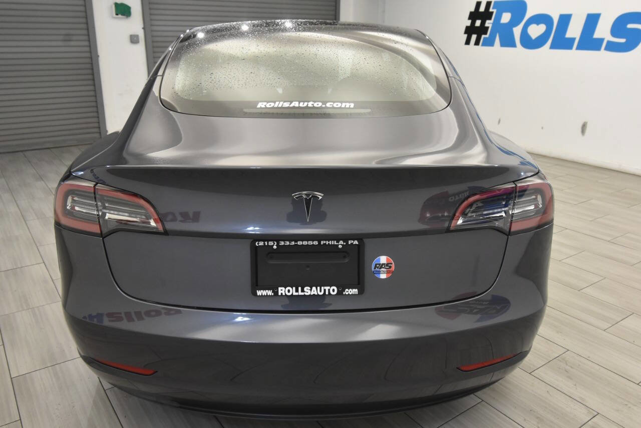 Used 2023 Tesla Model 3 Standard Range image 4