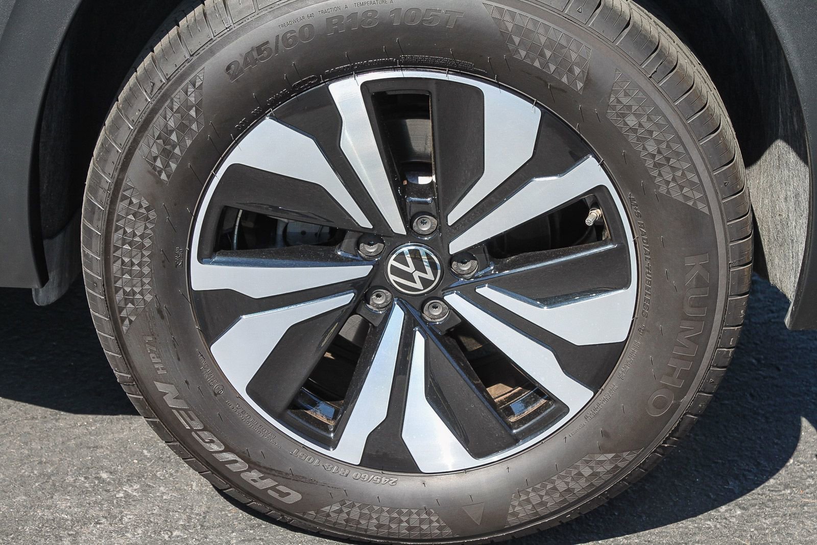 Used 2025 Volkswagen Atlas Cross Sport SE image 11