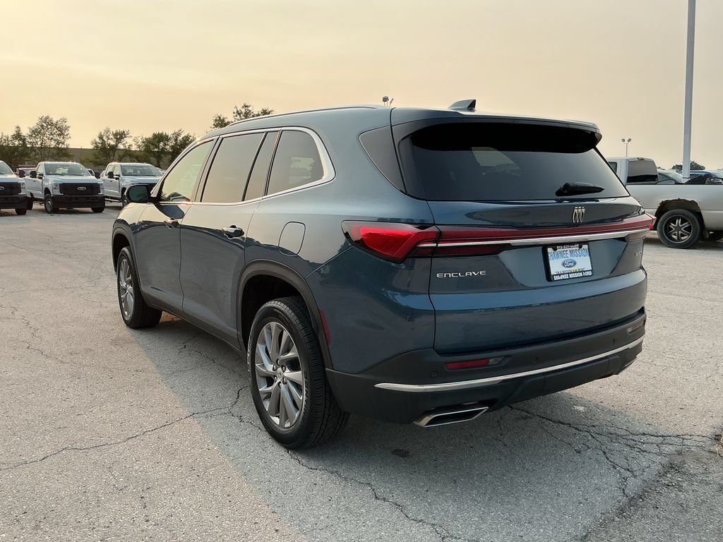 Used 2025 Buick Enclave Preferred FWD image 3