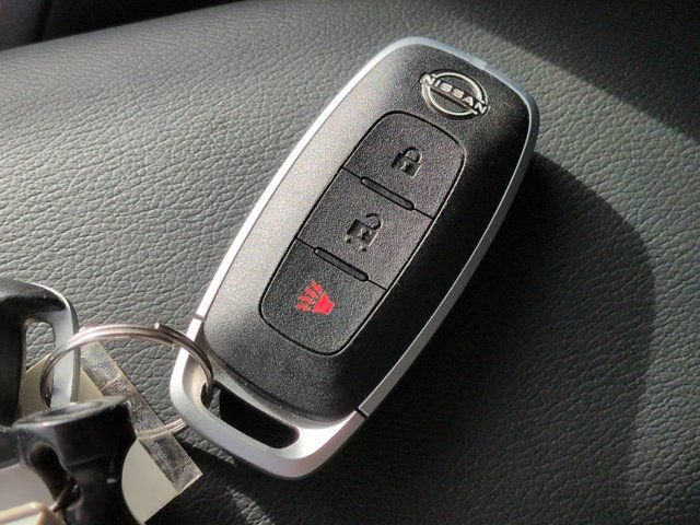 Used 2025 Nissan Kicks SR FWD image 27