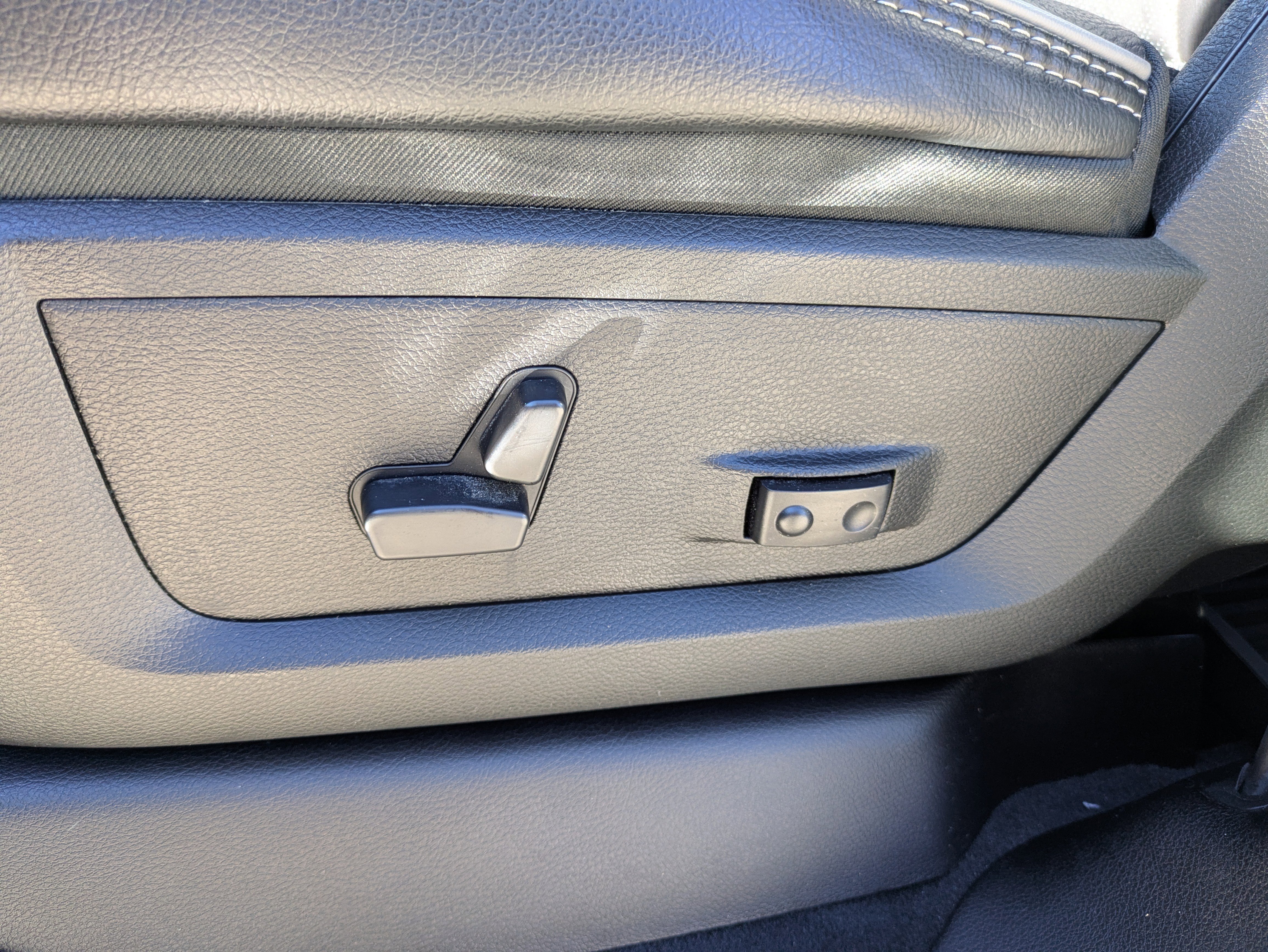 Used 2024 RAM 2500 Laramie w/ Sport Appearance Package image 9