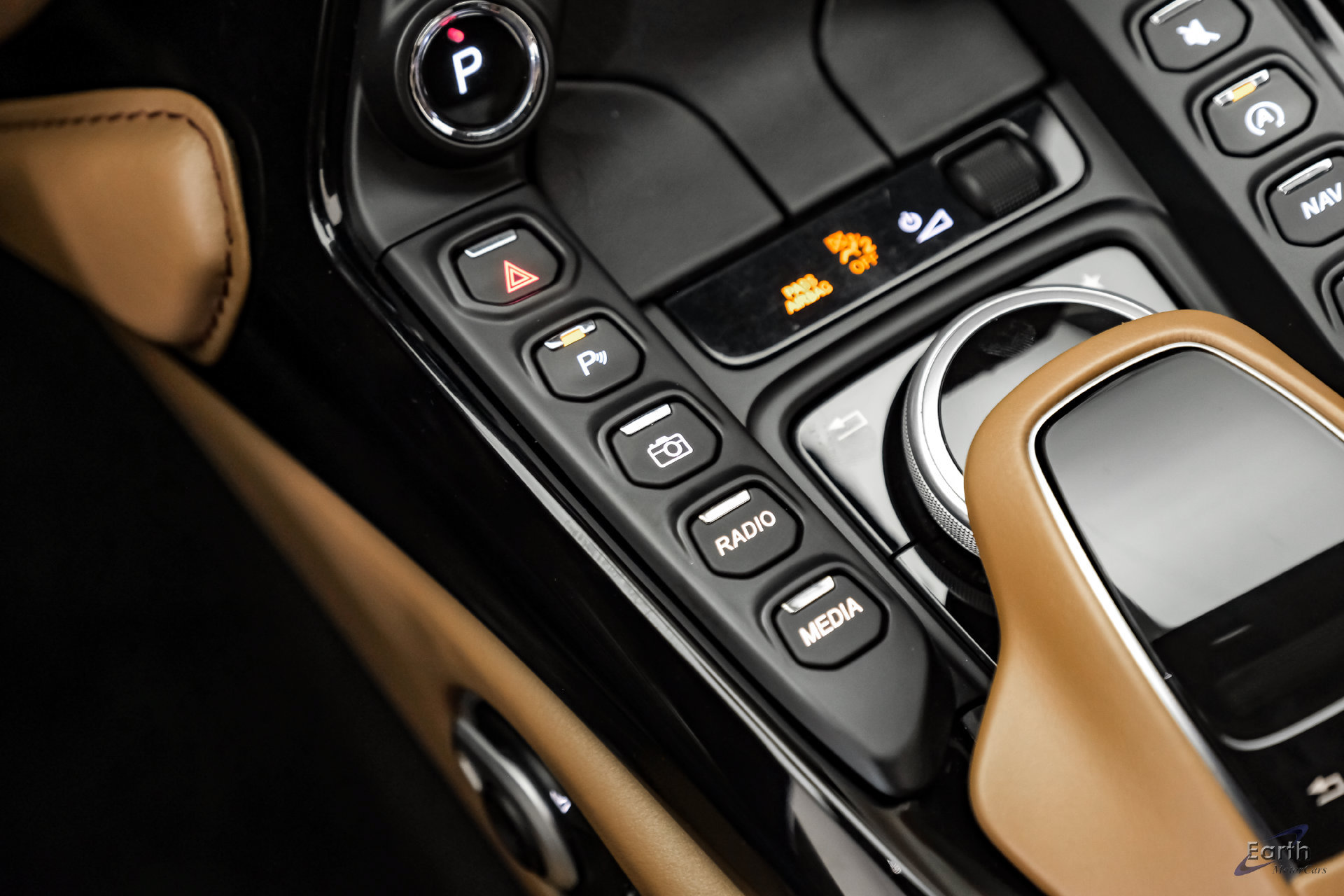 Used 2020 Aston Martin V8 Vantage Coupe RWD image 63