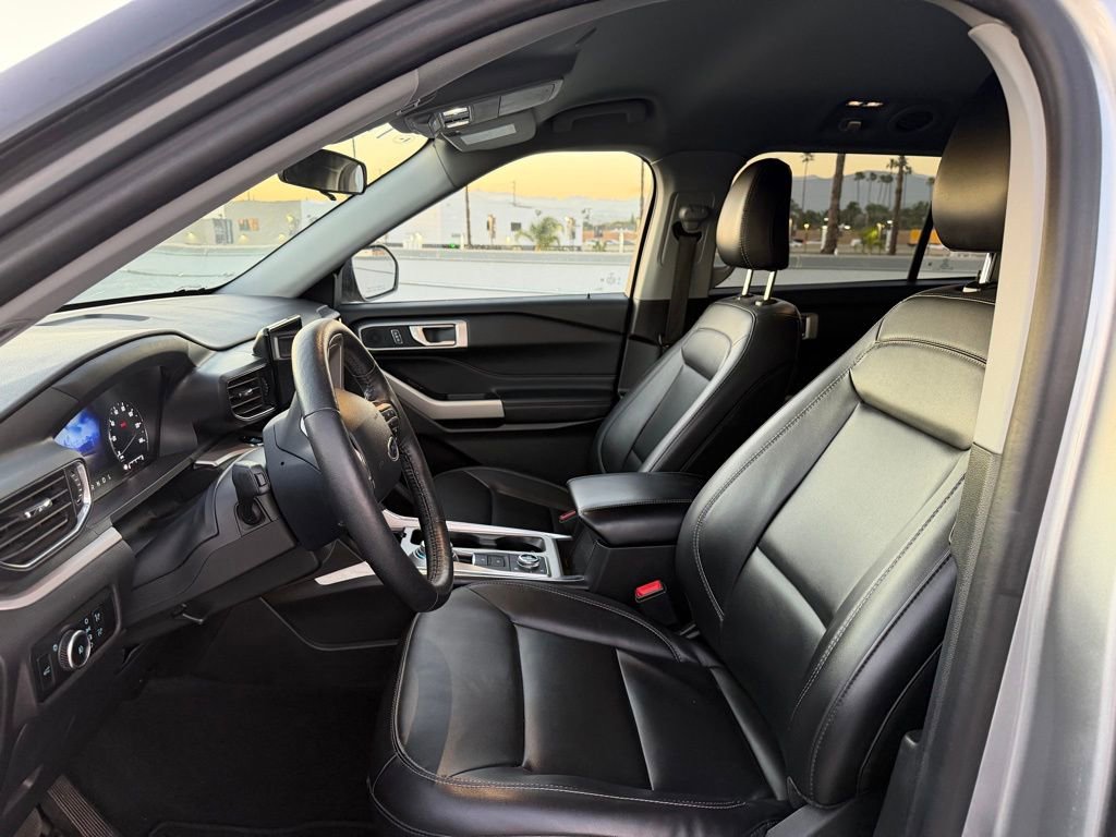 Used 2024 Ford Explorer XLT w/ Equipment Group 202A image 5