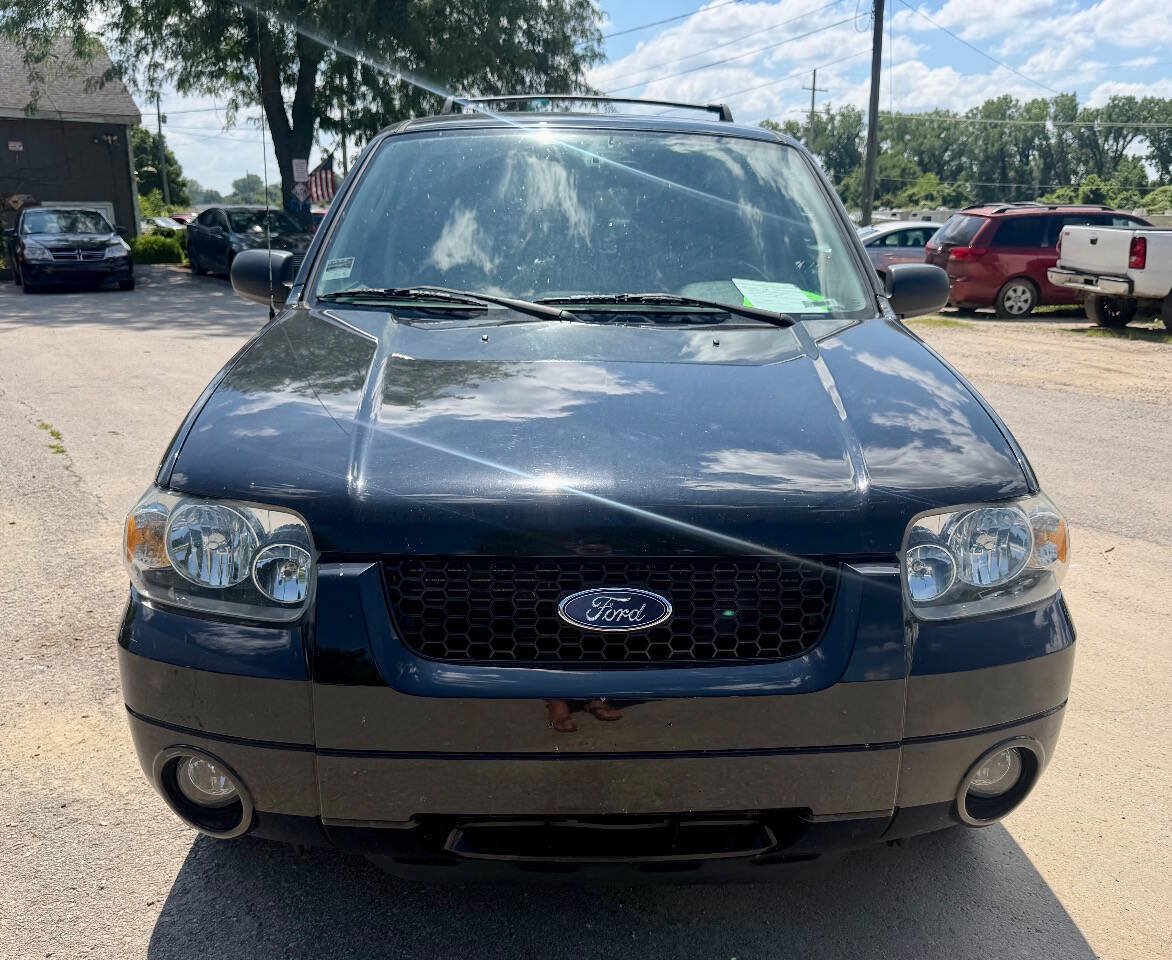 Used 2005 Ford Escape Limited FWD image 3